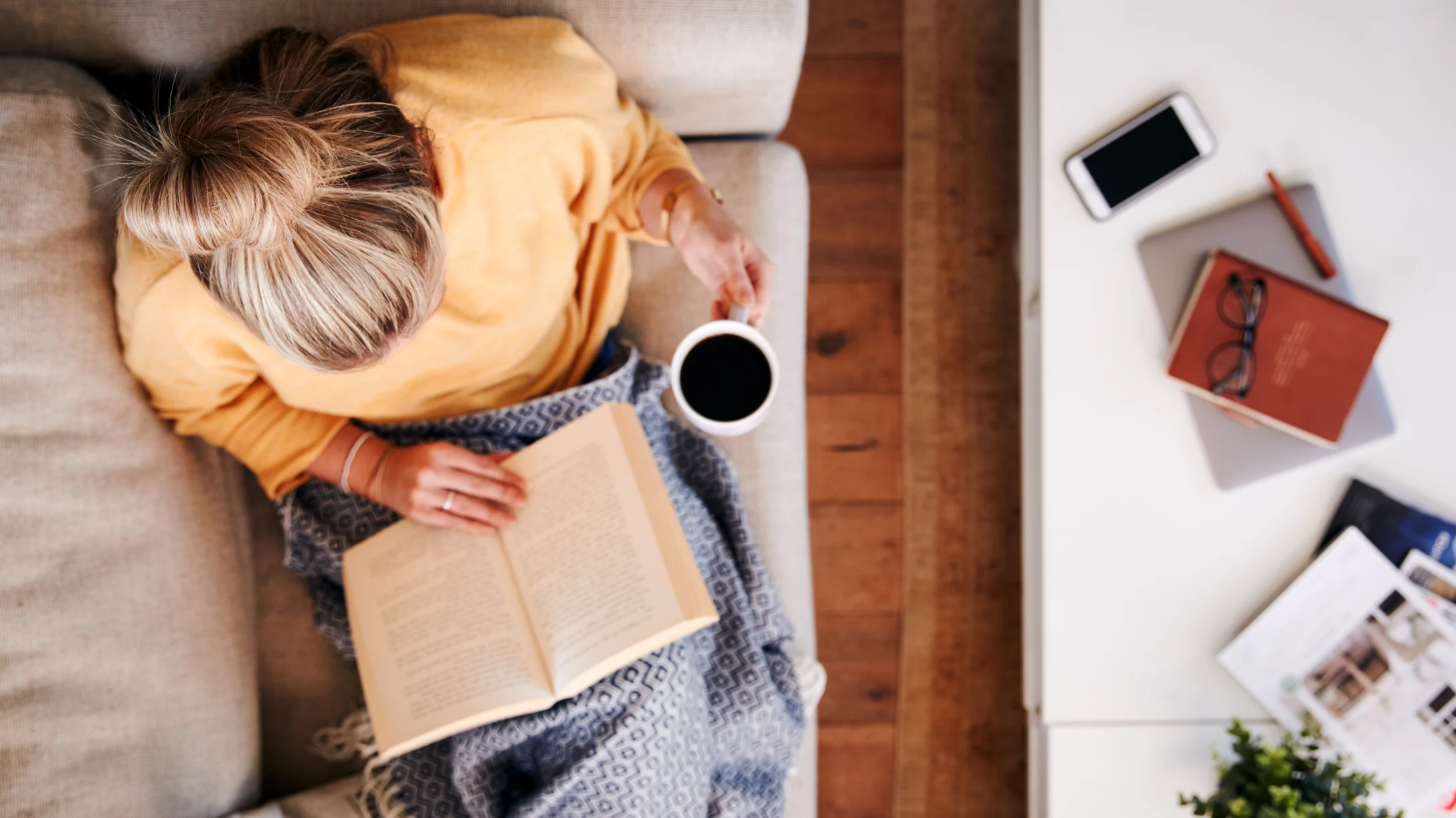 woman reading, drinking coffee