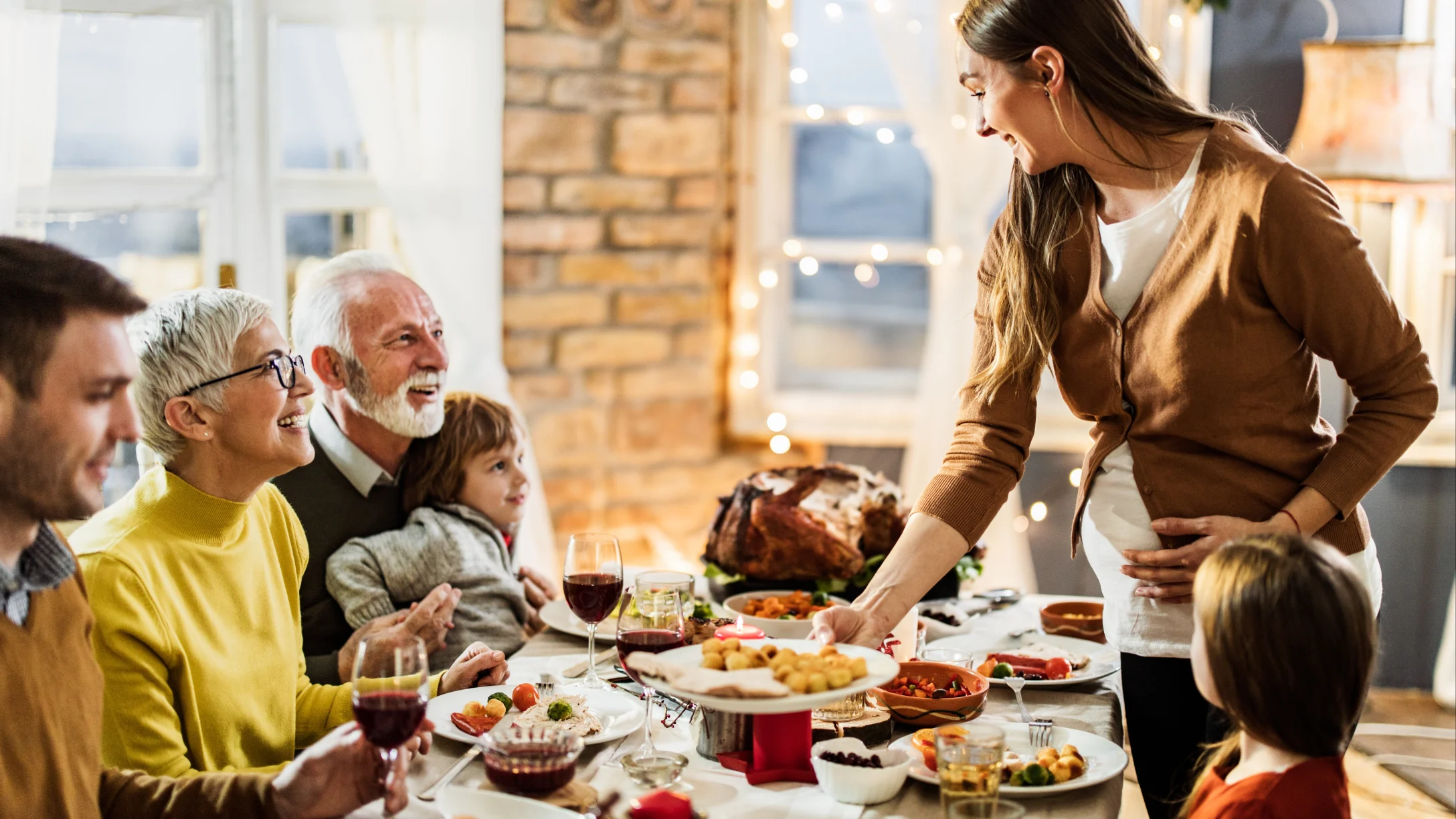 pregnant woman thanksgiving dinner