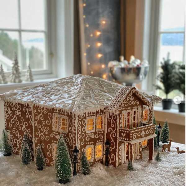 15 Amazing Gingerbread Houses | CafeMom.com