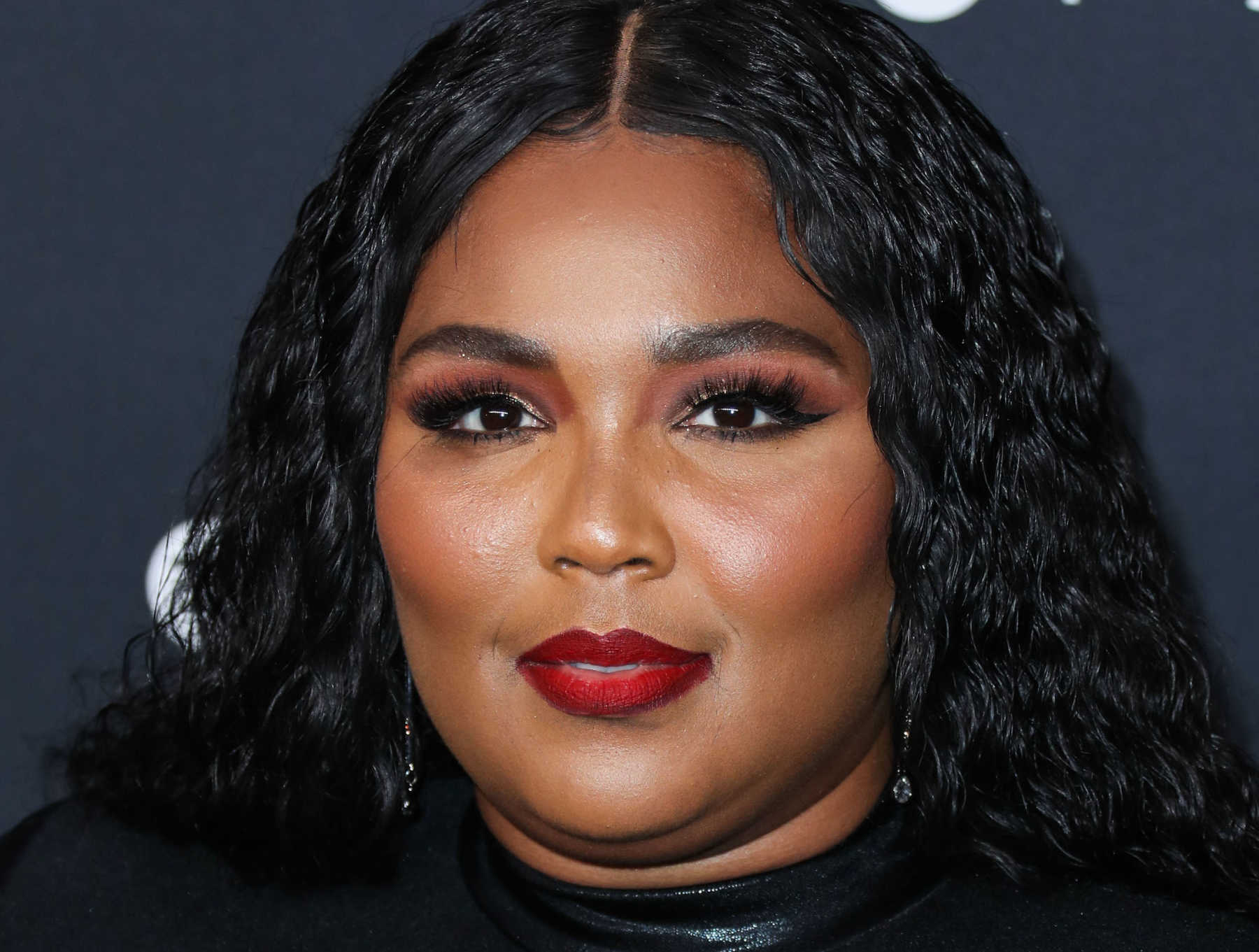 Lizzo Shuts Down the Crazy Rumor She Killed a Fan by Stage Diving ...