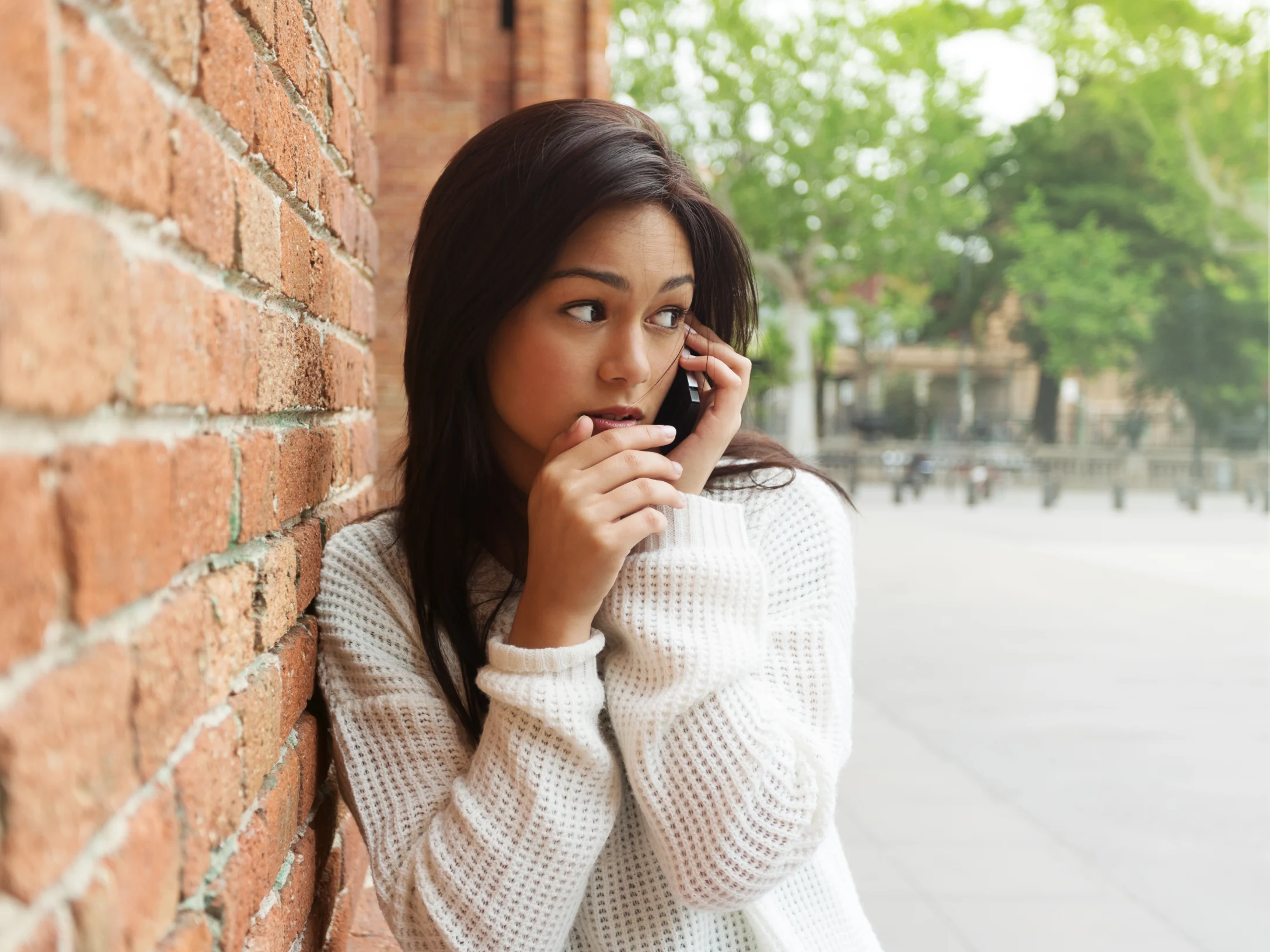 teen hiding her phone