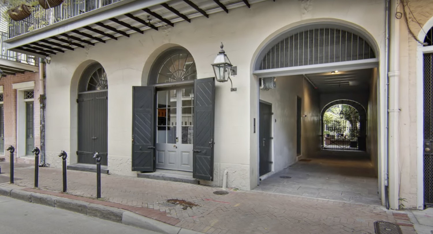 New Orleans carriage driveway