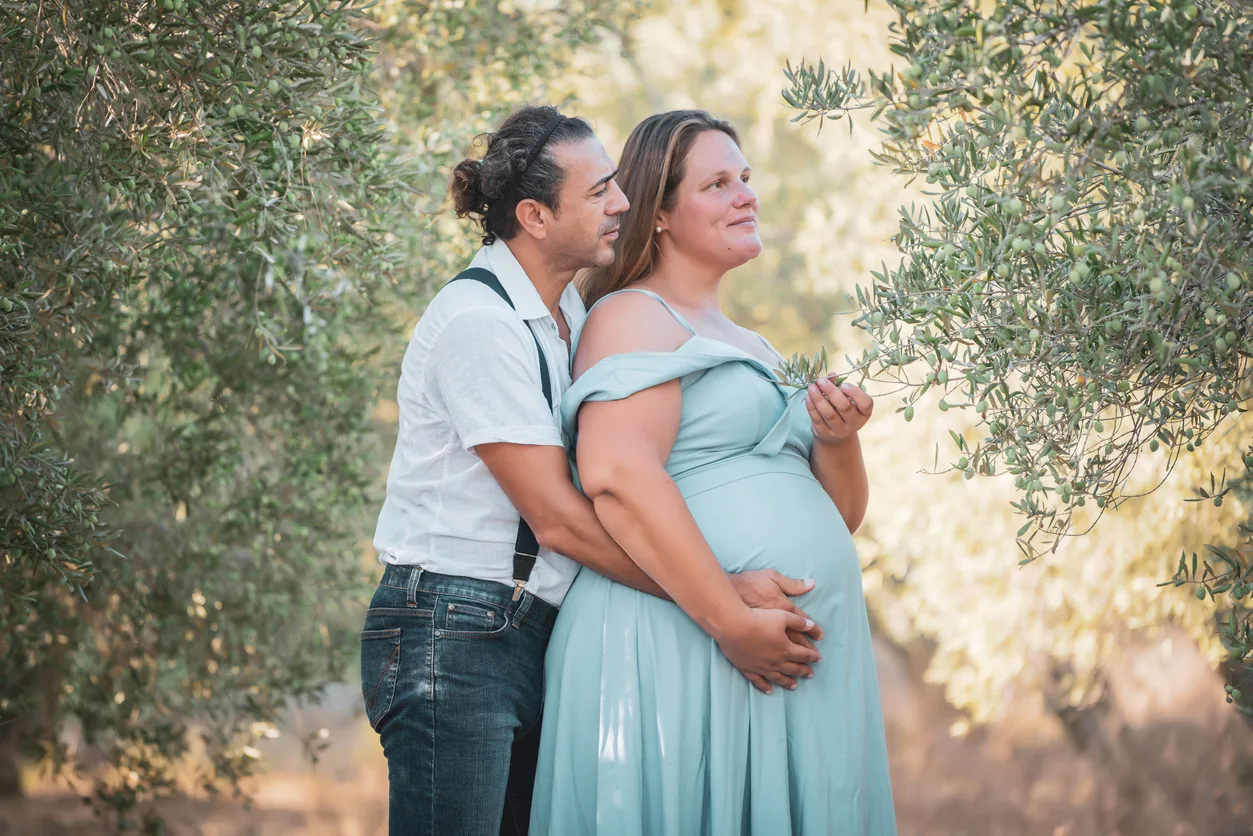 pregnant couple