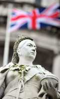 queen victoria statue