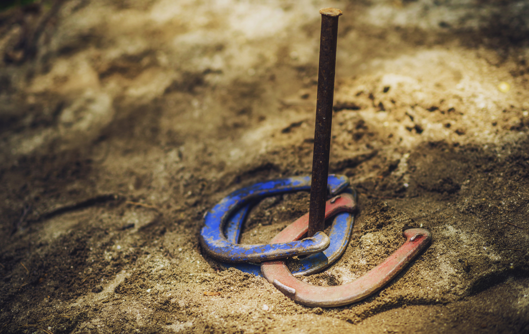 How to Play Horseshoes: Great Backyard Games