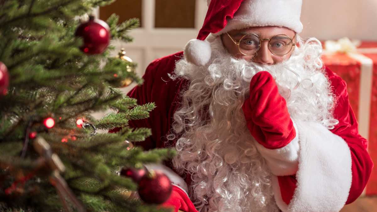 Teacher Tells Kids Santa & Elf on the Shelf Aren't Real | CafeMom.com