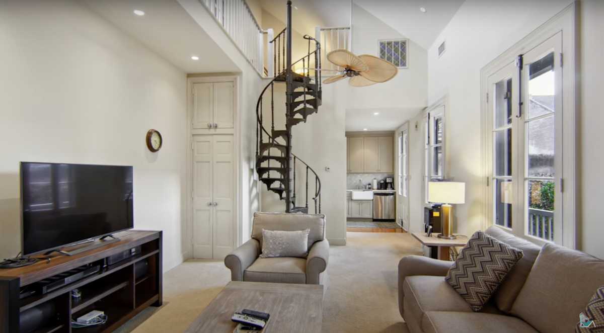 Inside a New Orleans mansion Inside a New Orleans mansion