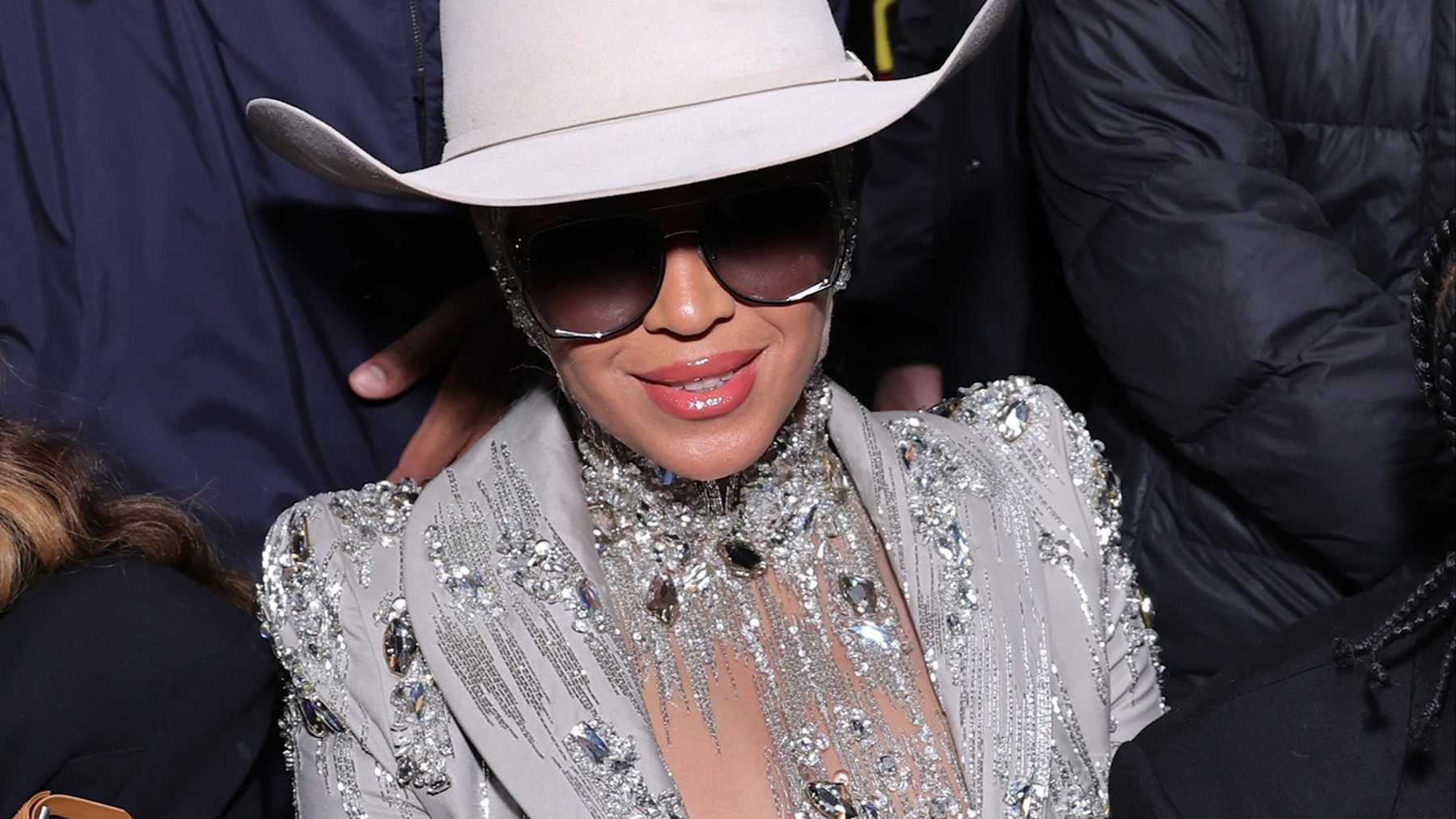 Beyoncé Sends Flowers to 2-Year-Old Fan Who Went Viral for Calling Her ...