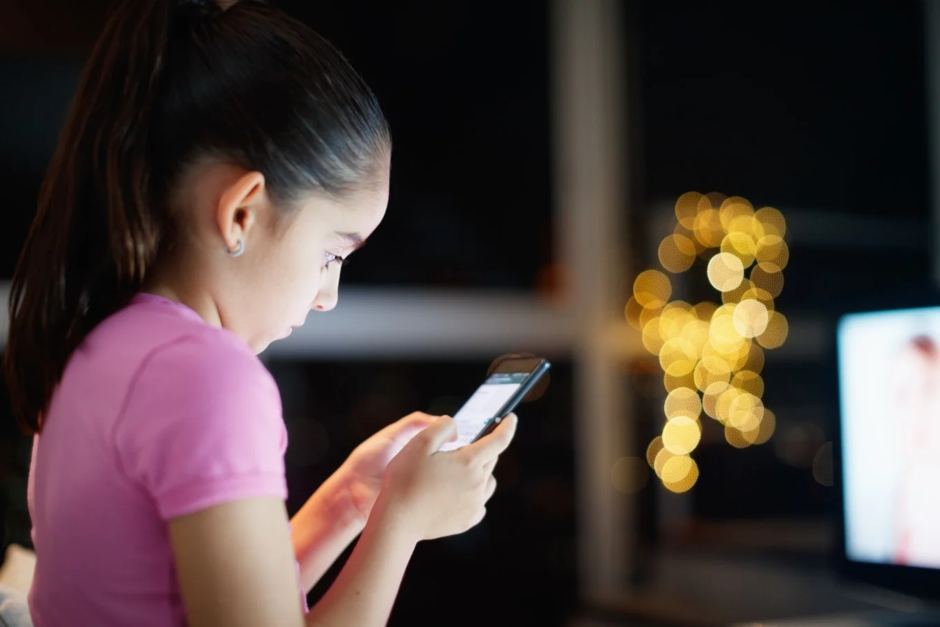 young girl texting