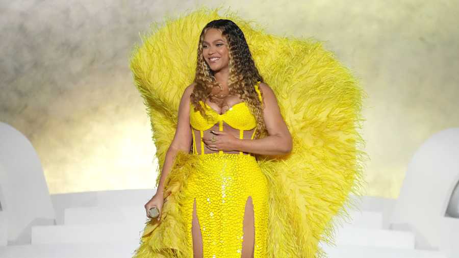 Beyoncé and 11YearOld Blue Ivy Perform Onstage Together at Private Beyoncé and 11YearOld Blue Ivy Perform Onstage Together at Private