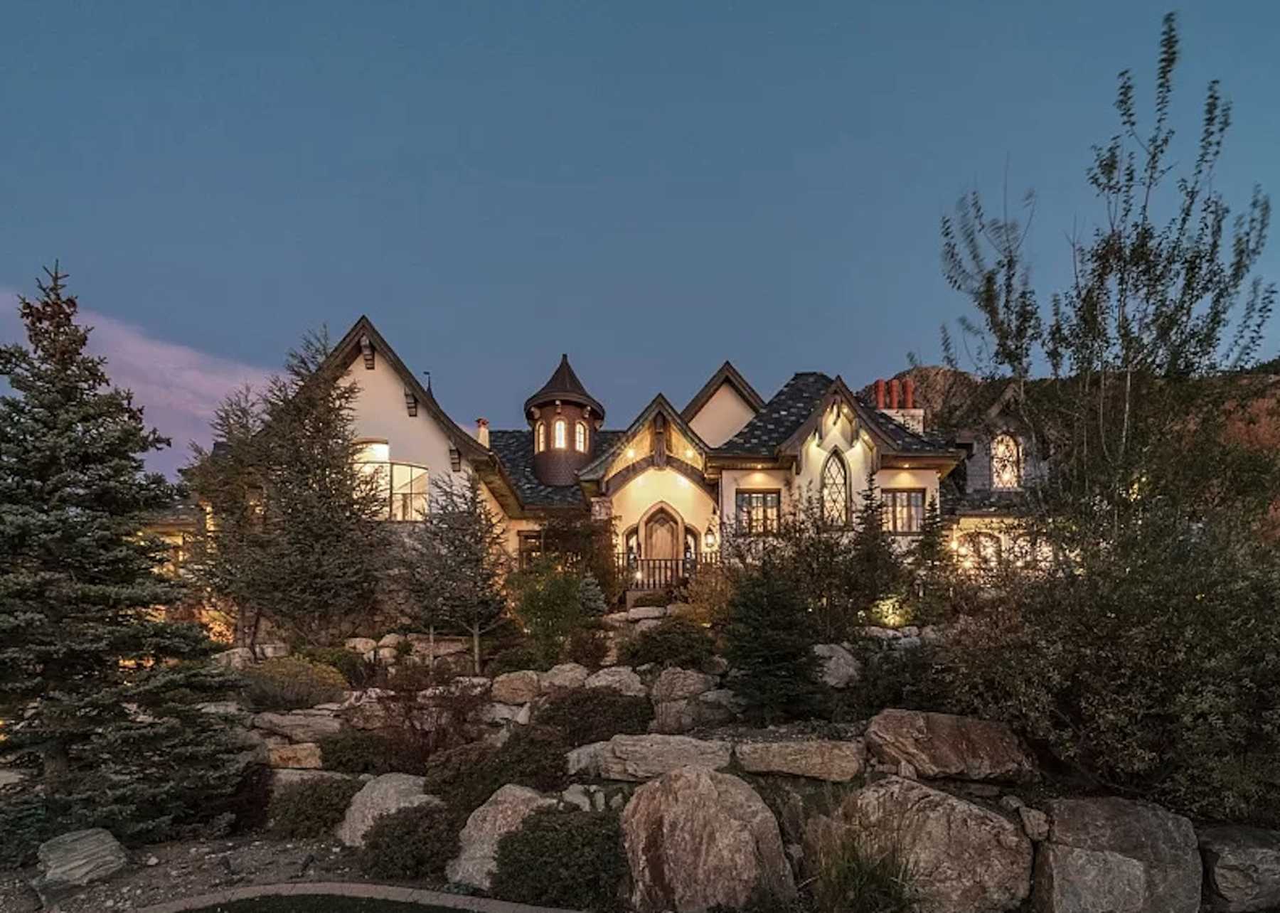 20 Utterly Insane Homes up for Sale Spotted on 'Zillow Gone Wild