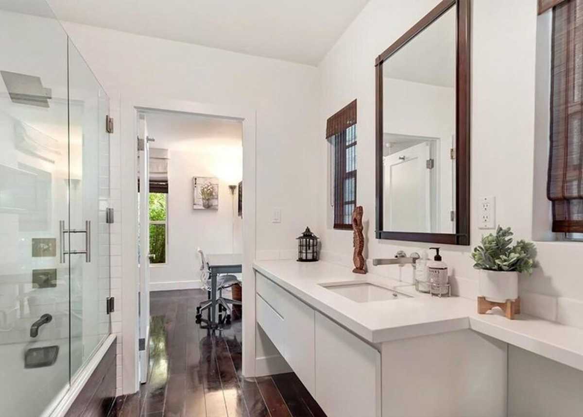 seth rogen home bathroom (1) seth rogen home bathroom (1)