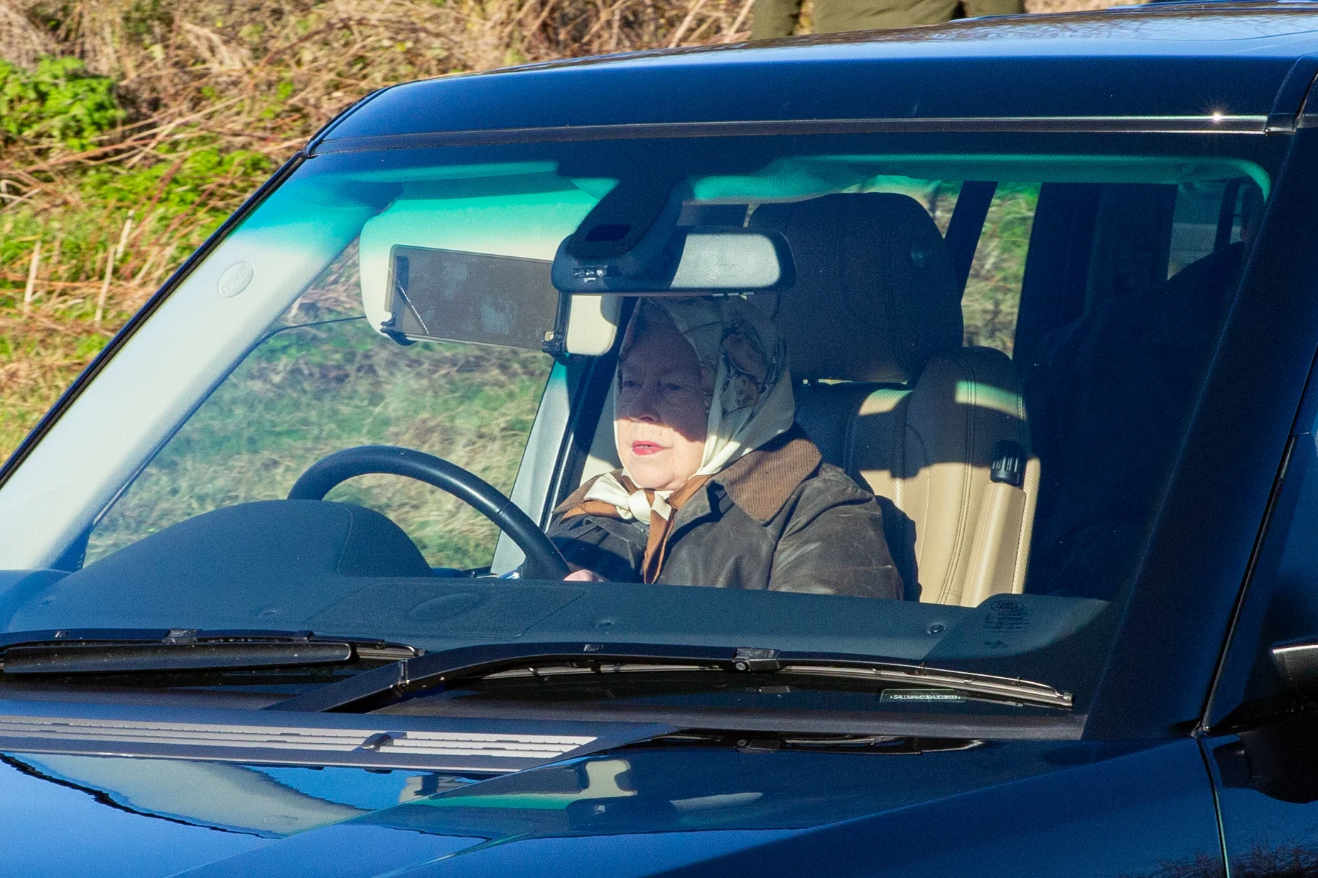 queen elizabeth driving a land rover