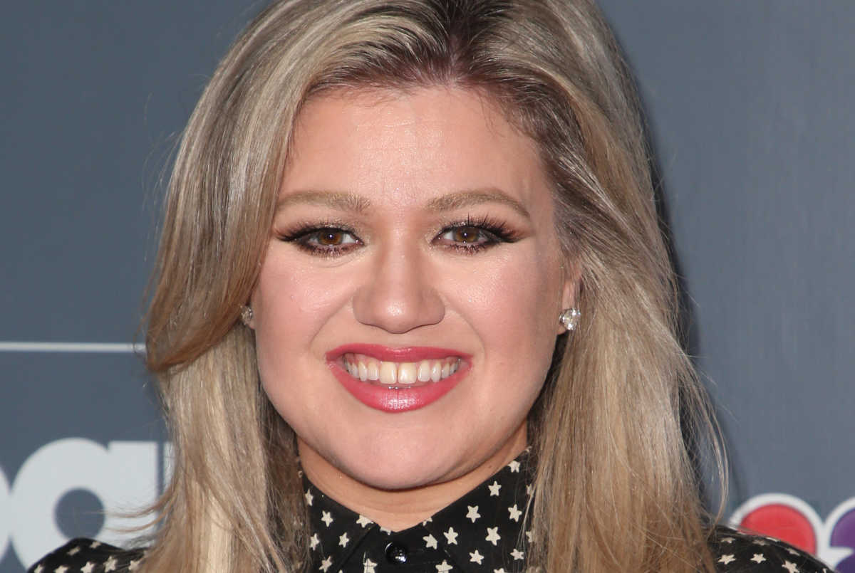 Kelly Clarkson's Father-in-Law Sues for Millions Amid Divorce From ...