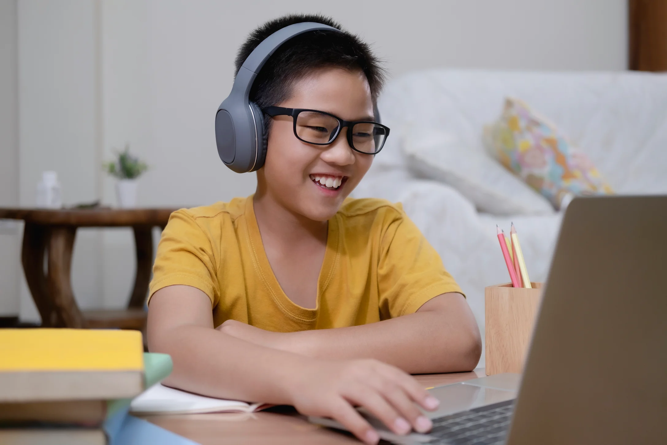 kid doing remote school