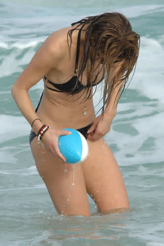 Maria Menounos in a bikini, Hard Nipples