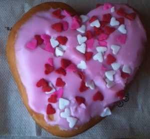 Are Dunkin' Donuts Heart-Shaped Donuts Worth the Calories? | CafeMom.com