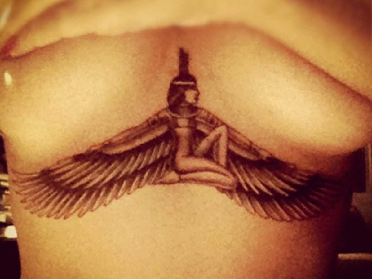 Rihanna's Huge New Boob Tattoo Apparently Honors Her Grandmother (VIDEO) |  