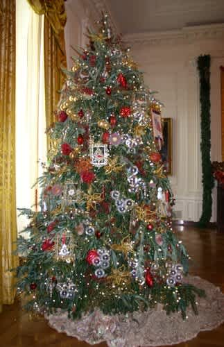White House Christmas Decorations by the Numbers (PHOTOS) | CafeMom.com