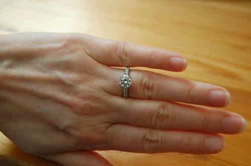 Where should you wear a promise ring