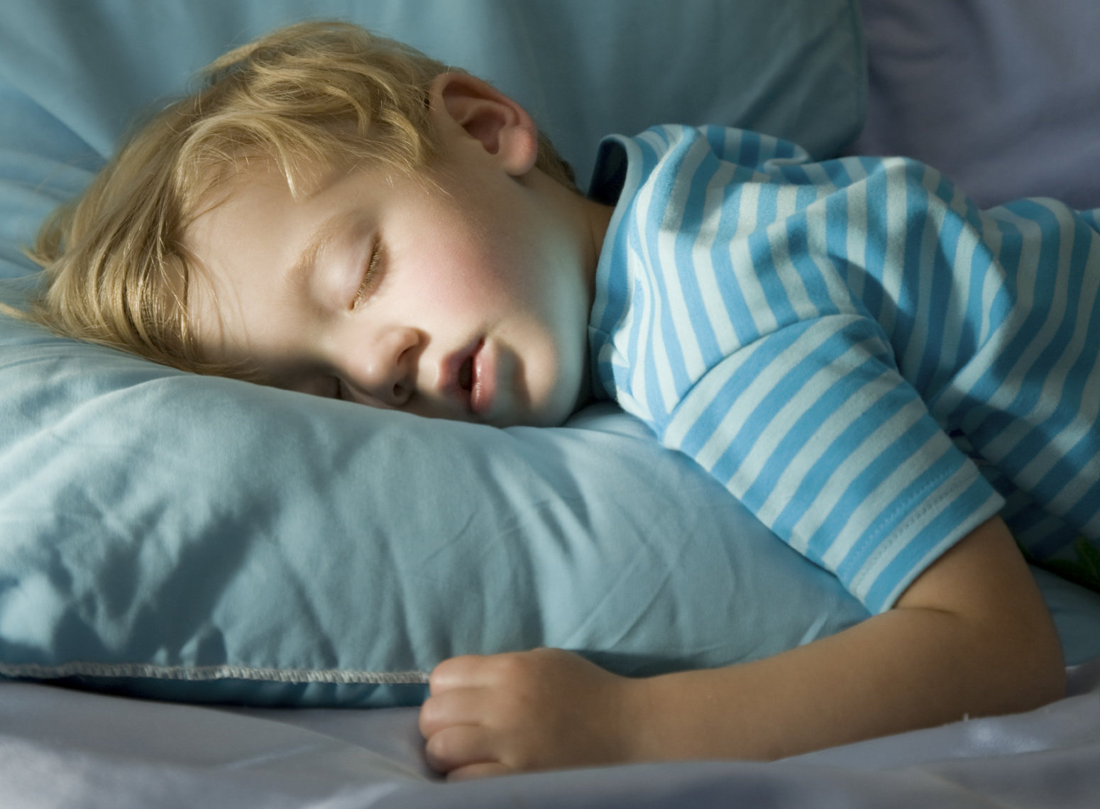 6 Tricks to Getting Your Toddler to Sleep in His Own Bed CafeMom