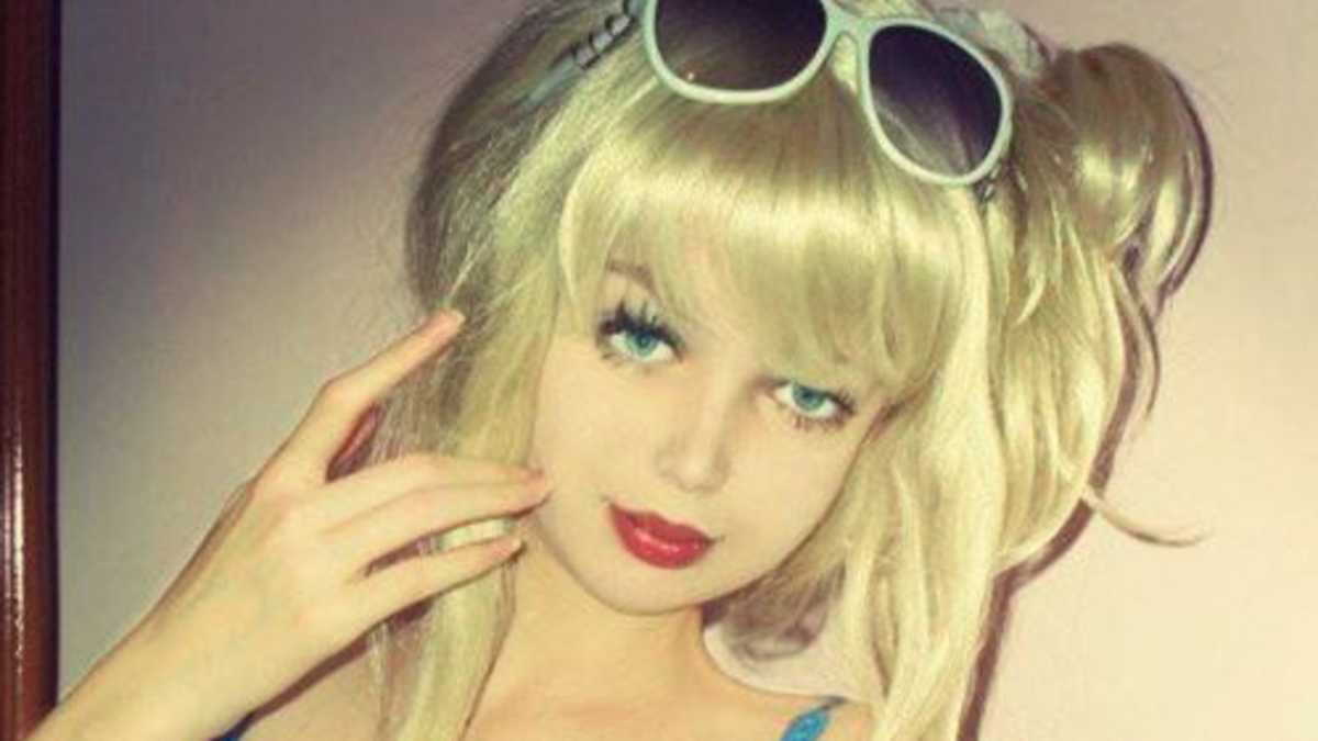 Human barbie takes off top her makeup doctors are stunned