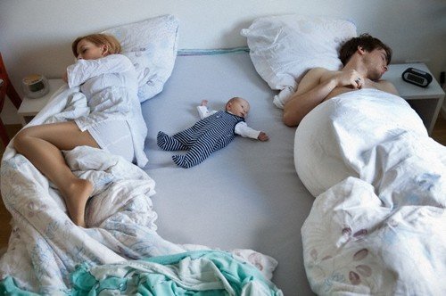 Should baby sleep shop in bed with parents