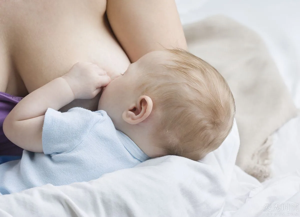 5 Breastfeeding Tips for Moms With Large Breasts