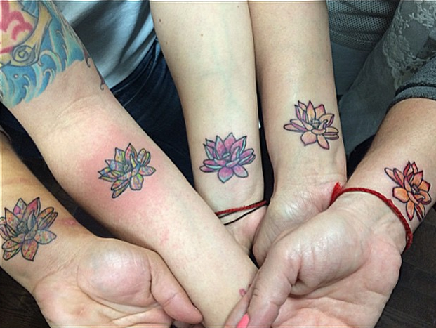 Triangle sibling tattoos for 5 by @mariahocson- Stunning unisex matching  tattoos for siblings | Friend tattoos, Family tattoos, Friendship tattoos