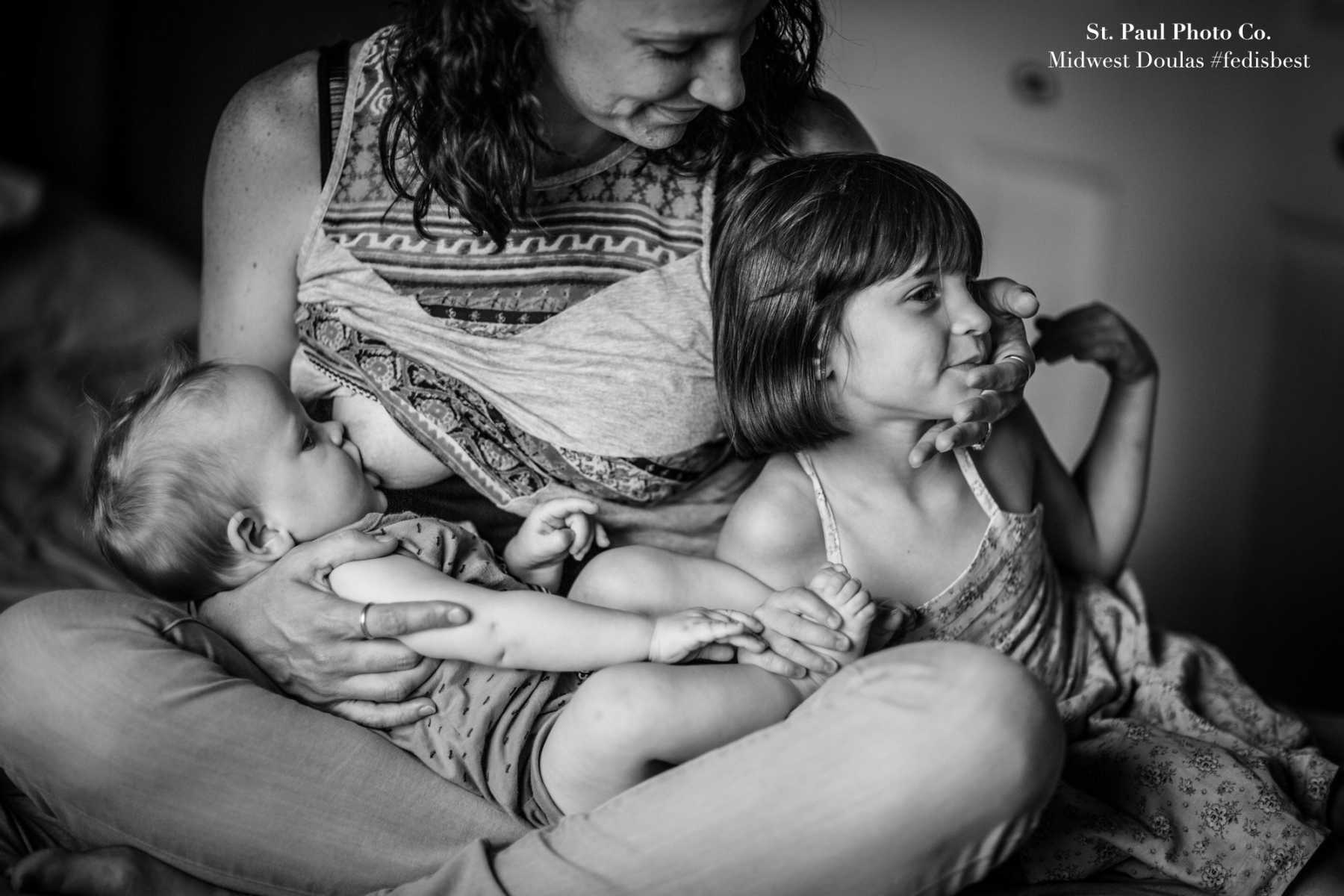 Breastfeeding instagram. Фотопроект грудное вскармливание. Вскармливание тандемом. Тандемное грудное вскармливание. Грудное вскармливание тандемом.