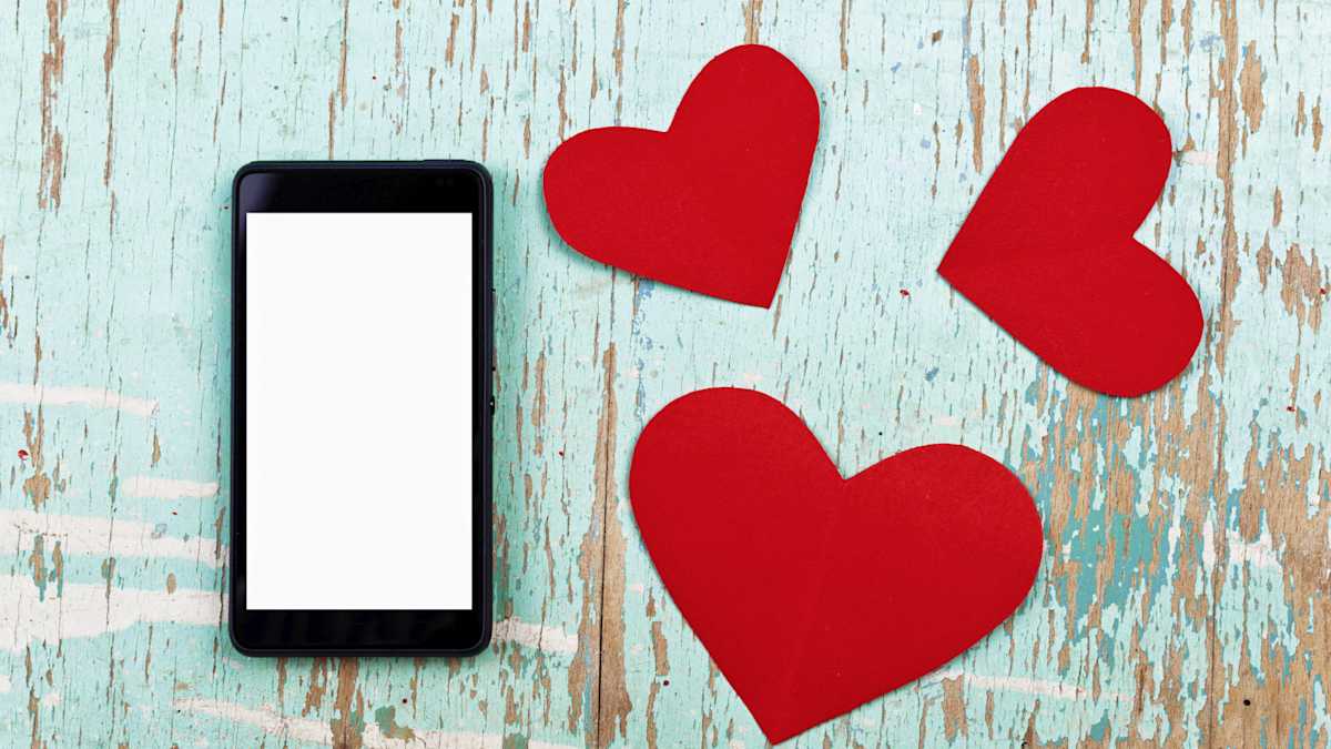 The 10 Coolest New & Lesser Known Dating Apps for Finding Love, Hookups & More (PHOTOS) | CafeMom.com