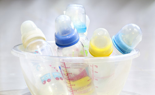 cleaning baby bottles on the go