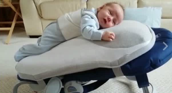Controversial New Baby Seat Might Help a Mama Out -- but You'll Get Called  Lazy | CafeMom.com