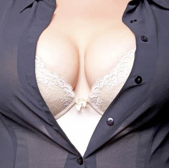 12 Women Share the Incredible Perks of Having Large Breasts