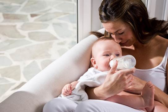 Mastering Baby Bottle Feeding: Tips Every New Mom Needs to Know 