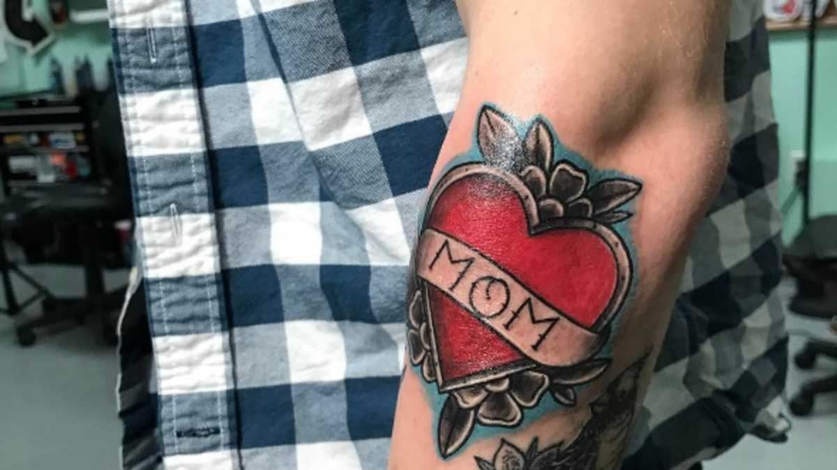 30 Cool Guys With Sweet Mom Tattoos 
