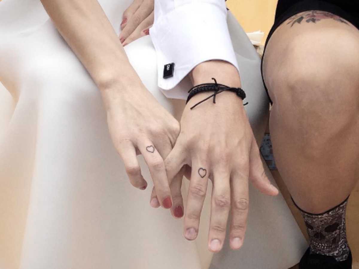 Skull wedding ring tattoos on sale