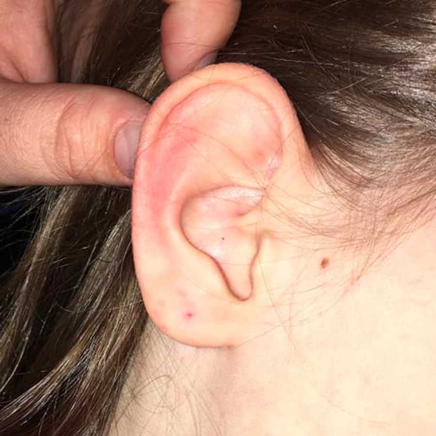 Earring 2025 closed up