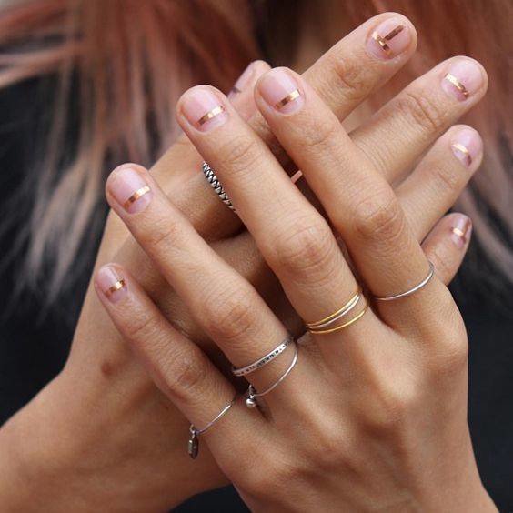 11 Subtle & Cute Christmas Nail Art Trends