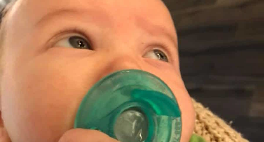 Moms Are Obsessing Over This Insanely Easy Pacifier Teething Hack ...