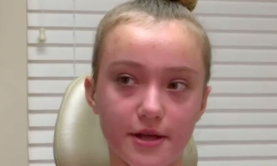 People Are Slamming This Mom For Letting Her 11 Year Old Girl Get 8433