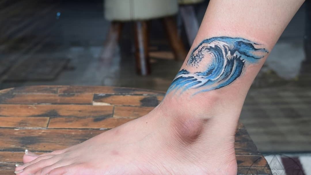 20 Small Leg Tattoos to Show Off While it's Still Hot Out 