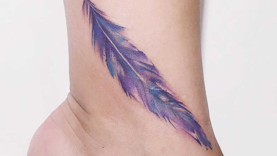 20 Whimsical Feather Tattoos | CafeMom.com