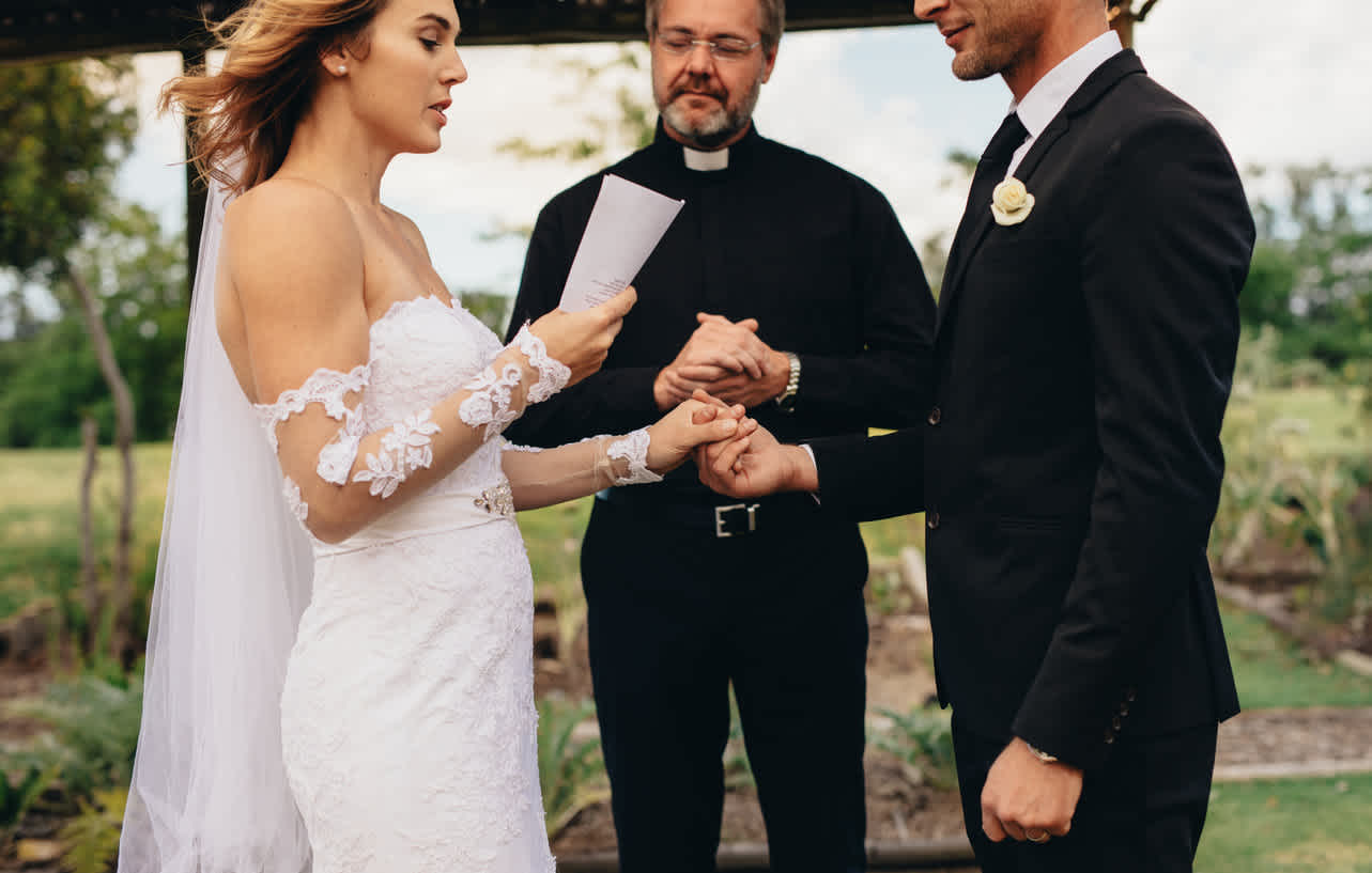 Woman Reads Her Cheating HusbandToBe's Texts As Her Vows