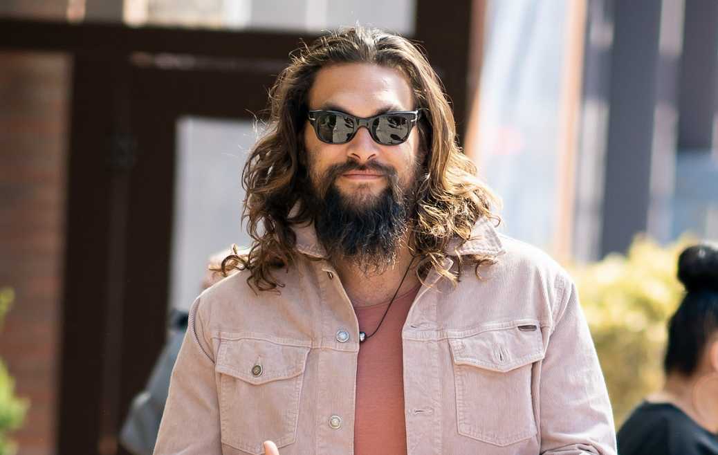 Jason Momoa Shaves Off His Beard & Fans Are Losing It 