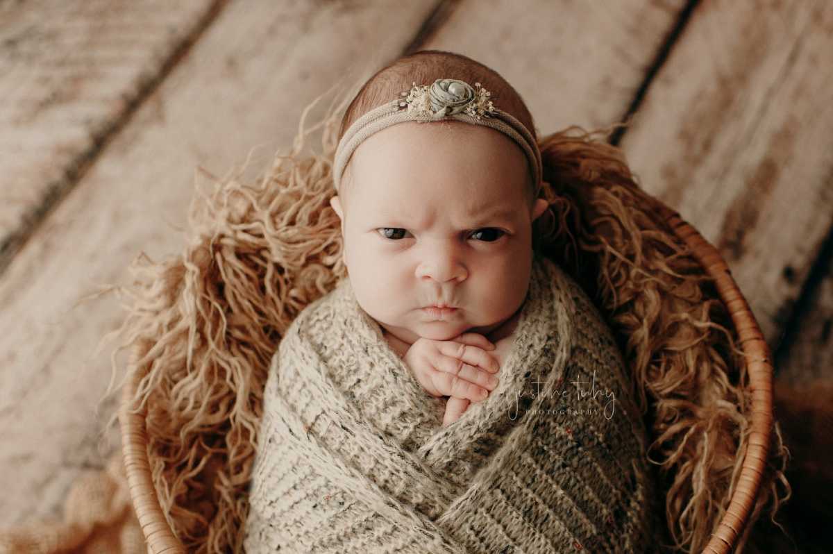 Grumpy'-Faced Baby Poses for Hilarious Newborn Photo Shoot 