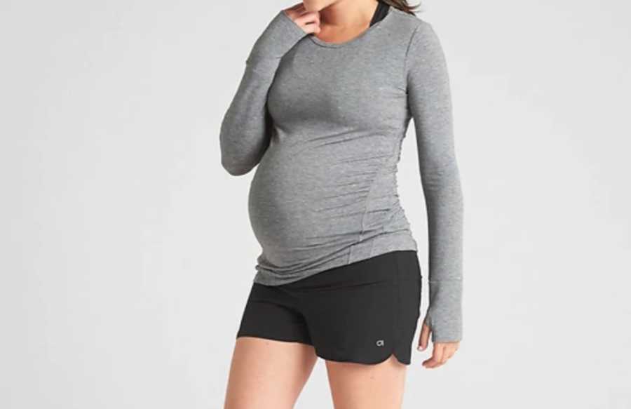 Maternity GapFit Wide Waistband 3.5 Running Shorts