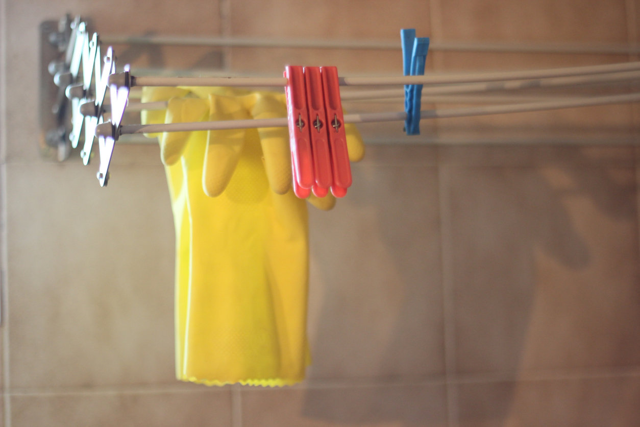 Woman Discovers Boyfriend's Secret 'Poop Gloves'