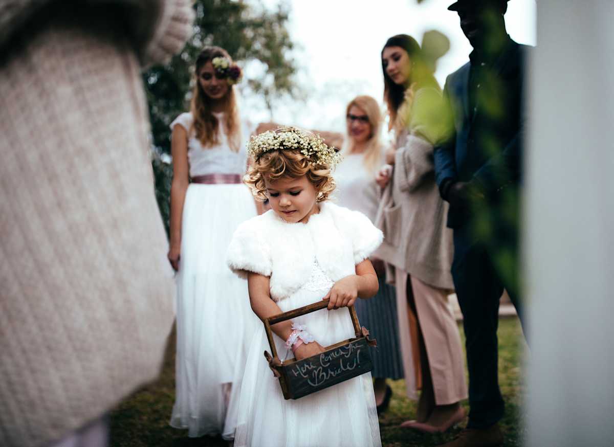 Bride Feels Pressured To Letting Flower Girl Carry An Urn Cafemom Com