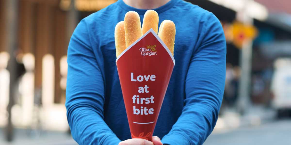 Olive Garden Offers Breadstick Bouquets for Valentine's Day